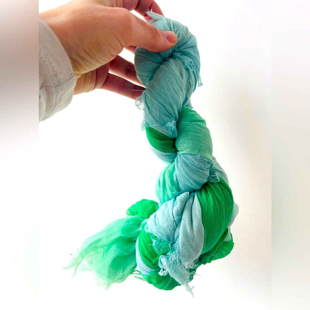 TILO Scarves Luxe Casual Crinkle scarf. Perfect 🎁!
